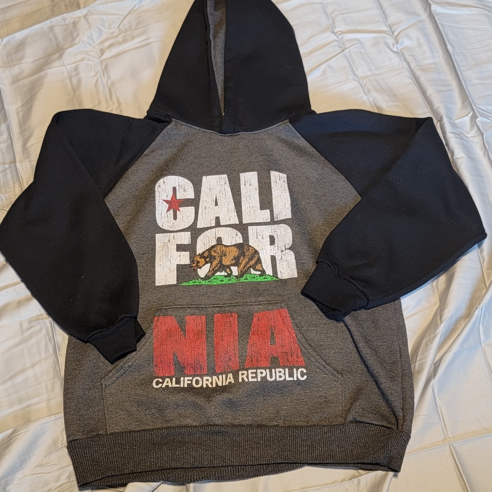 💲 SPRING SALE 💲California Hill Classic Pullover Hoodie